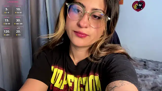 Snapshot of emma__bell_ chatting on October 1, 2025, 10:46 pm emma bell online show from October 1, 2025, 10:46 pm