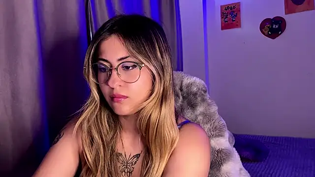 Snapshot of emma__bell_ chatting on October 29, 2025, 9:03 pm emma bell online show from October 29, 2025, 9:03 pm