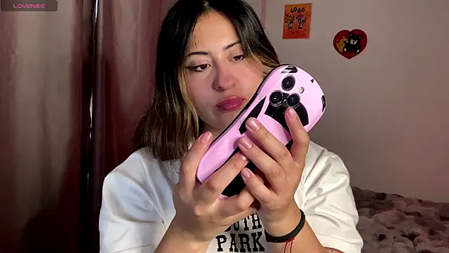 Snapshot of emma__bell_ chatting on September 29, 2025, 1:39 pm emma bell online show from September 29, 2025, 1:39 pm