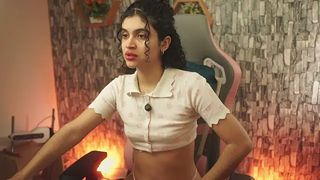 bonniie 98  online show from May 25, 2026, 8:40 pm