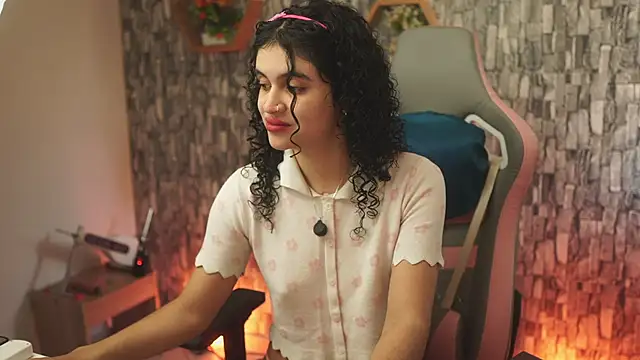 bonniie 98  online show from May 20, 2026, 7:33 pm