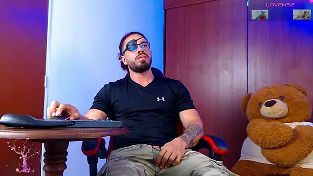 Snapshot of pirata_fitness chatting on October 4, 2025, 4:30 pm pirata fitness online show from October 4, 2025, 4:30 pm
