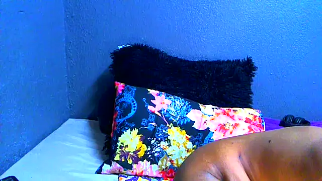 SMALLBOOBSXX online show from June 19, 2026, 5:13 am