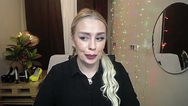 Snapshot of KatrinaCharm chatting on March 22, 2025, 4:26 pm KatrinaCharm online show from March 22, 2025, 4:26 pm