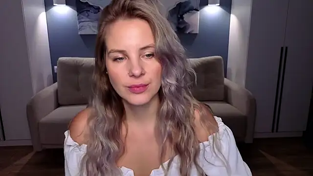 Snapshot of MelanieBennett chatting on November 16, 2025, 8:30 am MelanieBennett online show from November 16, 2025, 8:30 am