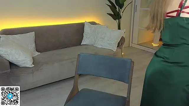 TesssaHart online show from September 13, 2025, 1:00 pm