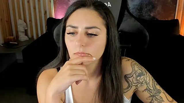 ValeriiMills online show from September 19, 2025, 2:43 pm