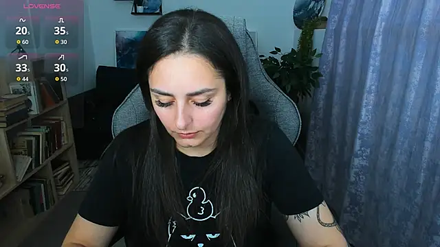 Snapshot of ValeriiMills chatting on May 19, 2026, 10:28 pm ValeriiMills online show from May 19, 2026, 10:28 pm
