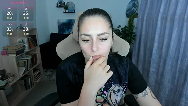Snapshot of ValeriiMills chatting on May 25, 2026, 1:43 pm ValeriiMills online show from May 25, 2026, 1:43 pm
