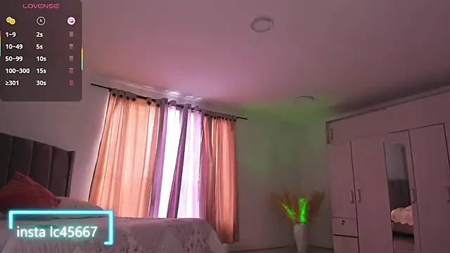 Snapshot of emily_bennett chatting on April 23, 2026, 8:54 pm emily bennett online show from April 23, 2026, 8:54 pm