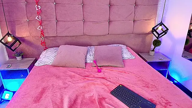 Jenna-Mitchell online show from December 3, 2025, 3:40 am