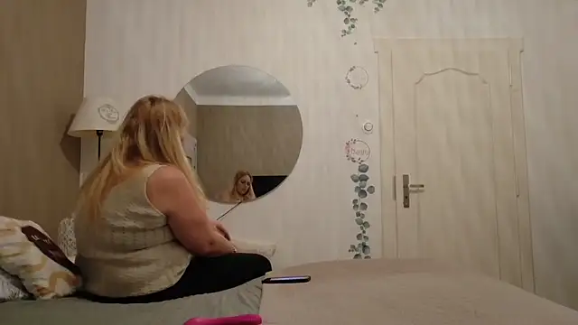 chupasexy online show from December 14, 2025, 5:18 pm