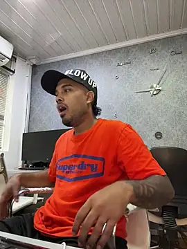 Snapshot of PapiStan chatting on October 31, 2025, 2:13 pm PapiStan online show from October 31, 2025, 2:13 pm