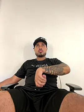 Snapshot of PapiStan chatting on October 25, 2025, 10:32 pm PapiStan online show from October 25, 2025, 10:32 pm