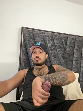 Snapshot of PapiStan chatting on November 14, 2025, 5:00 am PapiStan online show from November 14, 2025, 5:00 am