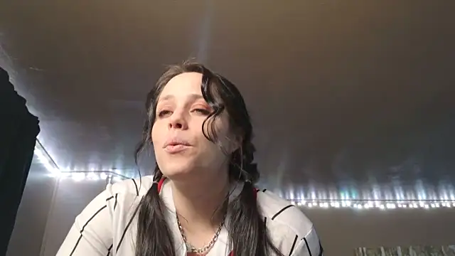 Snapshot of mavismable chatting on March 4, 2026, 4:20 am mavismable online show from March 4, 2026, 4:20 am