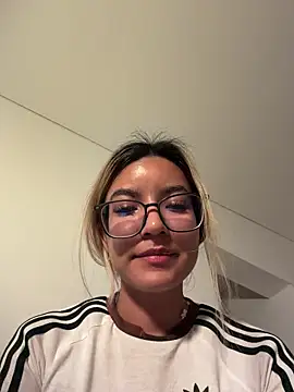 Pretty roxxyy online show from March 8, 2026, 12:49 am