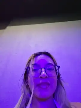 Pretty roxxyy online show from February 8, 2026, 1:42 pm