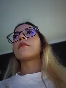 Pretty roxxyy online show from April 12, 2026, 11:35 am