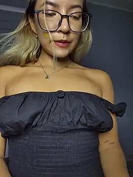 Pretty roxxyy online show from February 8, 2026, 12:30 am