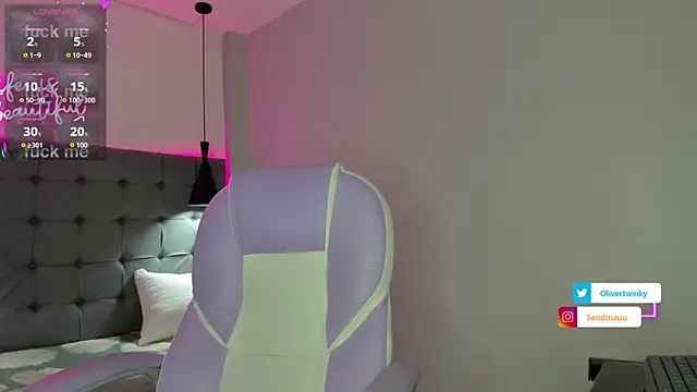 OliverTwinky online show from November 8, 2025, 1:36 pm