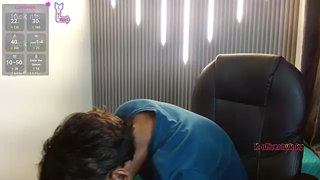 OliverTwinky online show from February 17, 2026, 9:23 pm