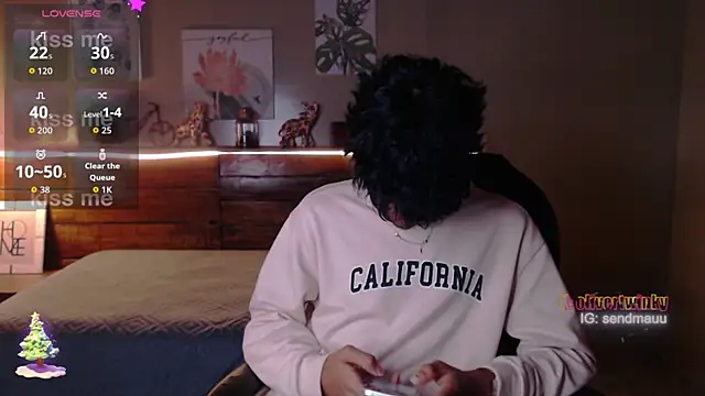 OliverTwinky online show from November 25, 2025, 8:31 pm