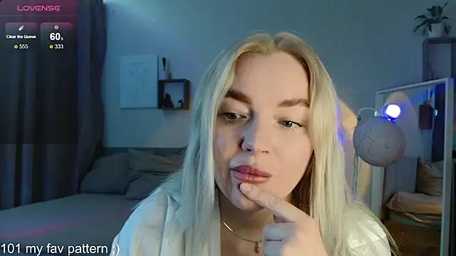 Snapshot of Eva___forever chatting on April 3, 2026, 4:19 am Eva forever online show from April 3, 2026, 4:19 am