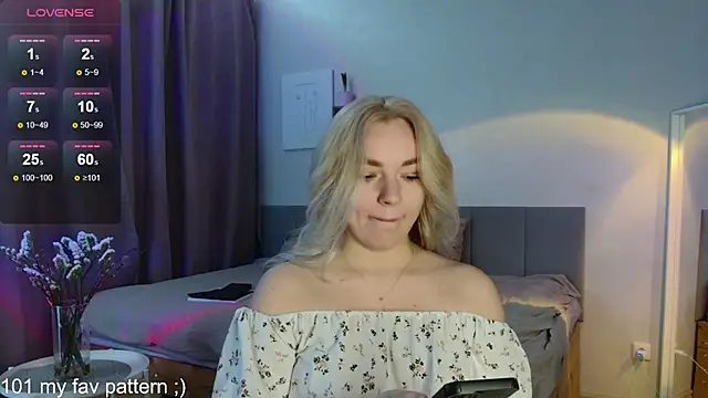 Snapshot of Eva___forever chatting on April 5, 2026, 3:35 am Eva forever online show from April 5, 2026, 3:35 am