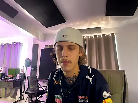 Snapshot of bigrosa21cm chatting on December 19, 2025, 7:38 pm bigrosa21cm online show from December 19, 2025, 7:38 pm