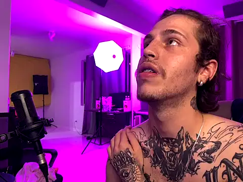 bigrosa21cm online show from October 27, 2025, 11:27 pm