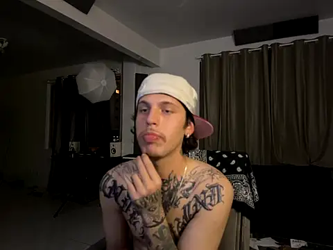 bigrosa21cm online show from October 24, 2025, 10:20 pm