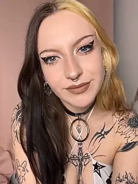 Snapshot of kittlunixx chatting on November 14, 2025, 4:10 pm kittlunixx online show from November 14, 2025, 4:10 pm