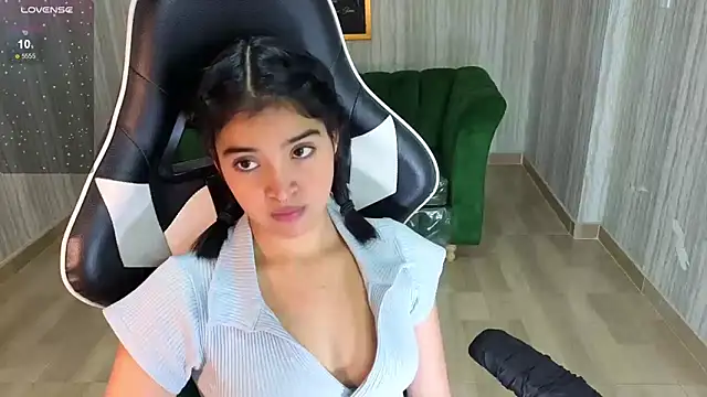 clementine t online show from October 21, 2025, 12:37 pm