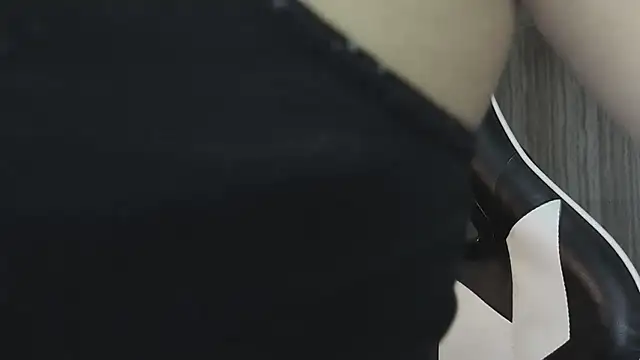 clementine t online show from November 19, 2025, 1:00 pm