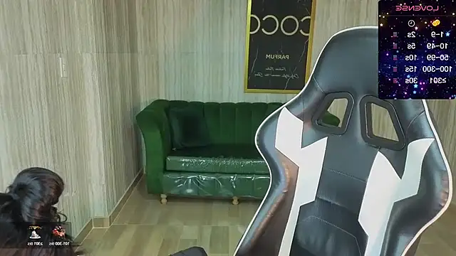 clementine t online show from November 13, 2025, 12:42 pm