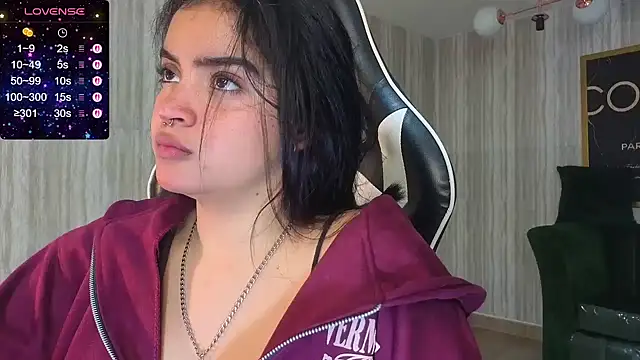 clementine t online show from November 23, 2025, 1:21 pm