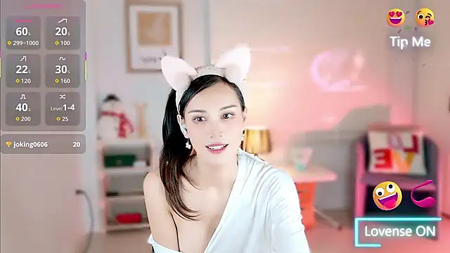 Snapshot of LunaBelle1984 chatting on November 21, 2025, 3:11 pm LunaBelle1984 online show from November 21, 2025, 3:11 pm