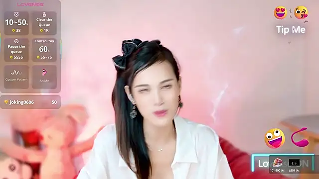 Snapshot of LunaBelle1984 chatting on September 16, 2025, 3:13 pm LunaBelle1984 online show from September 16, 2025, 3:13 pm