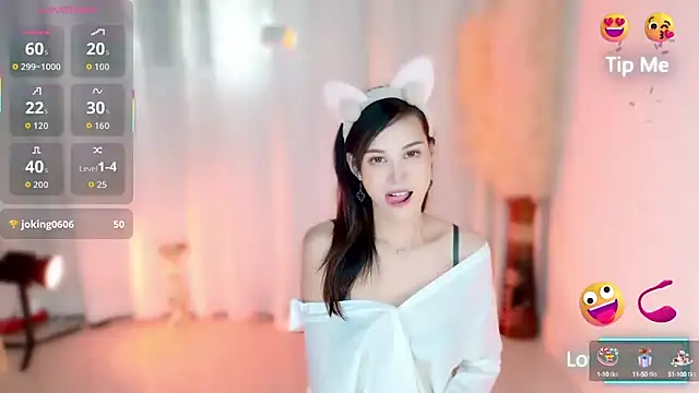 Snapshot of LunaBelle1984 chatting on September 22, 2025, 3:40 pm LunaBelle1984 online show from September 22, 2025, 3:40 pm