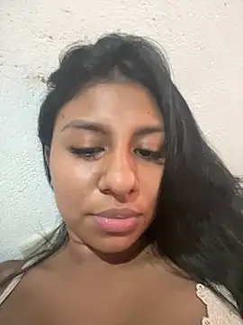 Emmily Vargas online show from November 9, 2025, 8:13 pm