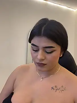 Snapshot of Kariina__69 chatting on December 5, 2025, 3:38 am Kariina 69 online show from December 5, 2025, 3:38 am