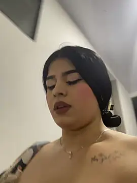 Snapshot of Kariina__69 chatting on May 7, 2026, 1:10 am Kariina 69 online show from May 7, 2026, 1:10 am
