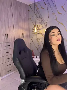 Snapshot of Kariina__69 chatting on April 8, 2026, 2:35 am Kariina 69 online show from April 8, 2026, 2:35 am