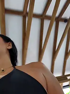 Snapshot of Rosa_Warreen_ chatting on October 18, 2025, 12:40 pm Rosa Warreen online show from October 18, 2025, 12:40 pm