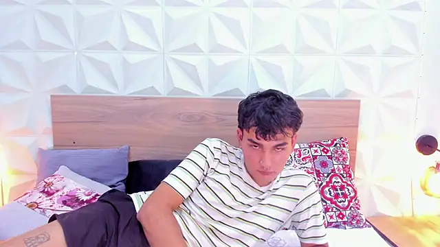 Snapshot of Nix_Peach chatting on March 22, 2025, 1:19 pm Nix Peach online show from March 22, 2025, 1:19 pm