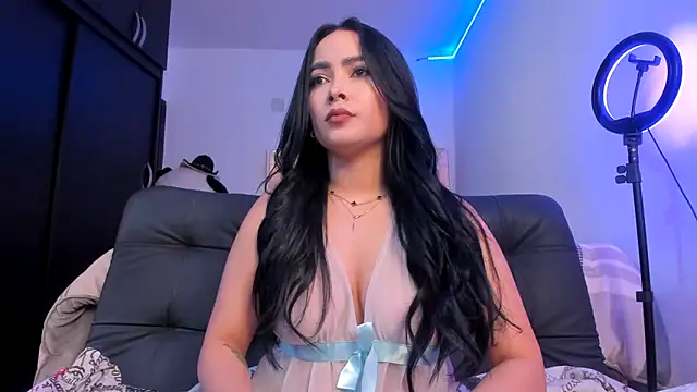 Snapshot of Bella__hamilton chatting on February 27, 2026, 1:39 am Bella hamilton online show from February 27, 2026, 1:39 am