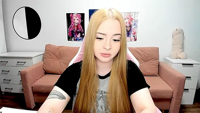 Snapshot of mistress_lain chatting on February 21, 2026, 10:01 pm mistress lain online show from February 21, 2026, 10:01 pm