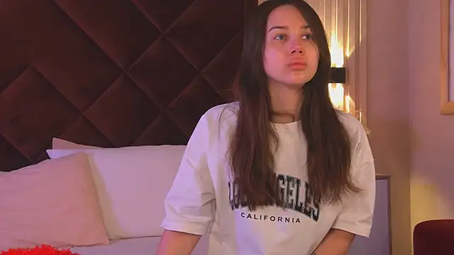 StacyHarland online show from April 12, 2026, 4:27 am