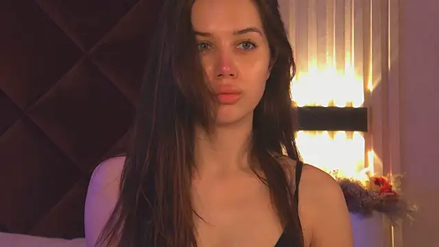 StacyHarland online show from April 19, 2026, 4:24 am